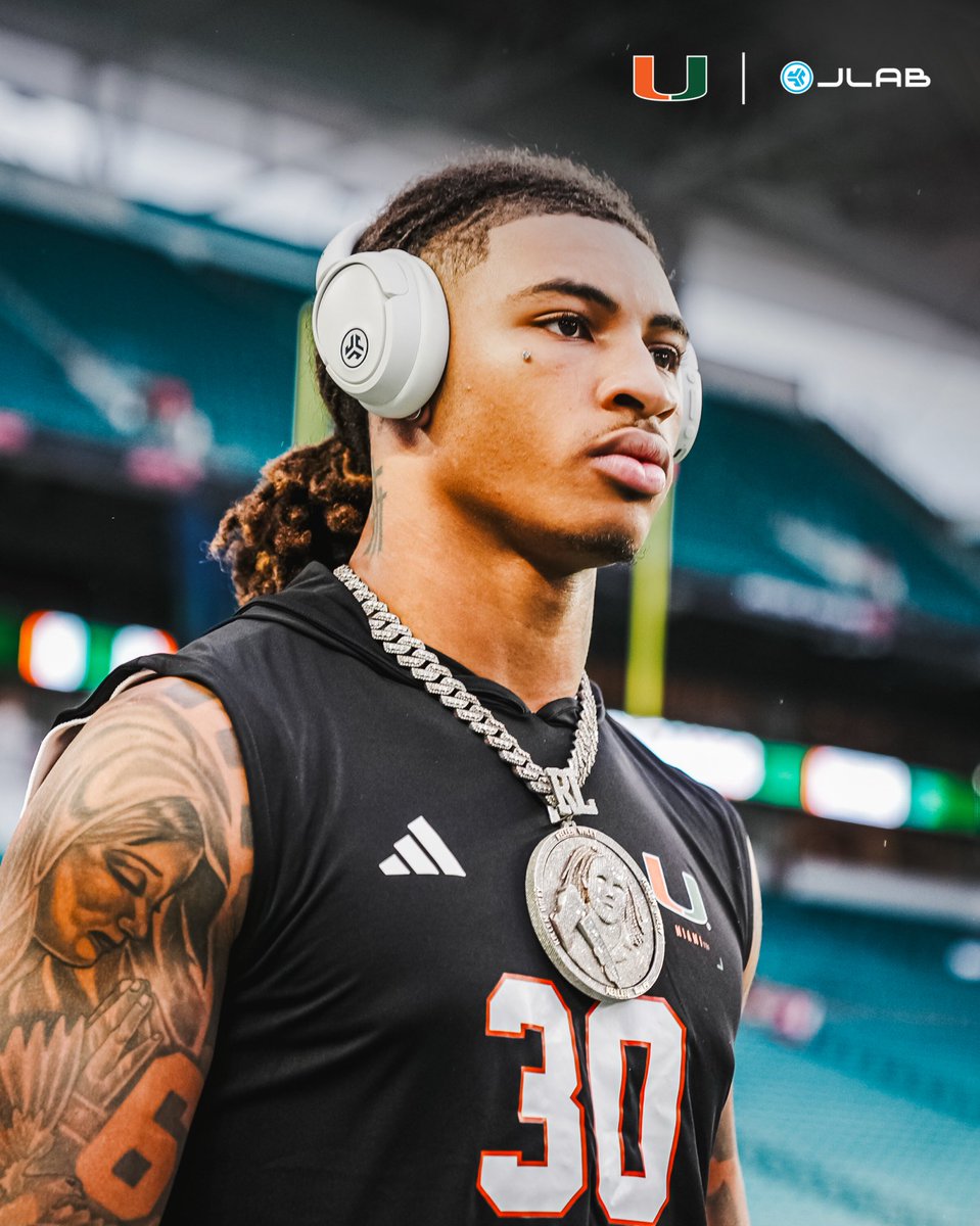 MiamiHurricanes's tweet photo. Pregame scenes with @JLabAudio 🔊🙌 https://t.co/WZ9grnym68