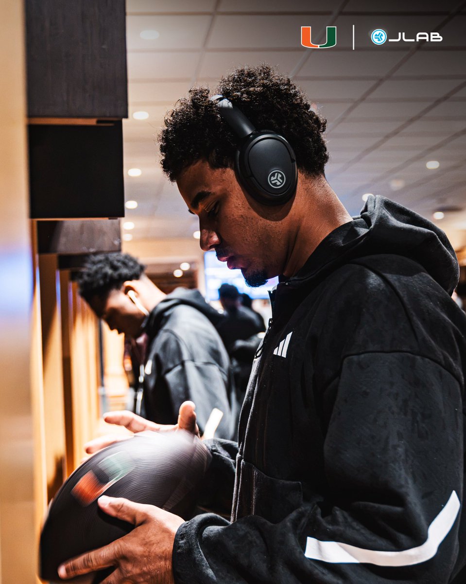 MiamiHurricanes's tweet photo. Pregame scenes with @JLabAudio 🔊🙌 https://t.co/WZ9grnym68