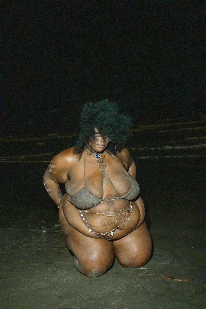 honeybeafree's tweet photo. 30+2 ￼￼￼🧜🏾‍♀️🌻🌊 
 a goddess was born today…happy libra szn 🪼 https://t.co/lbeO1kJkyI