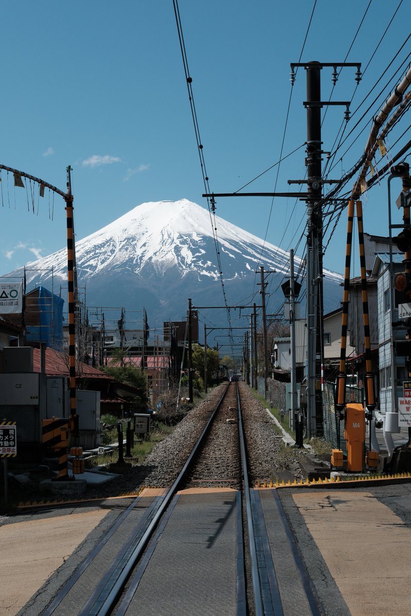 punishedfufu's tweet photo. @yuya0240 When we visited, we spent an entire day walking through all of Fujiyoshida. Took random photos of Fujisan, but some of them came out way better than I expected. Also got a sunburn 😅 https://t.co/dfDiTY6vSz