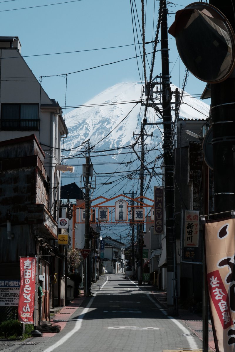 punishedfufu's tweet photo. @yuya0240 When we visited, we spent an entire day walking through all of Fujiyoshida. Took random photos of Fujisan, but some of them came out way better than I expected. Also got a sunburn 😅 https://t.co/dfDiTY6vSz