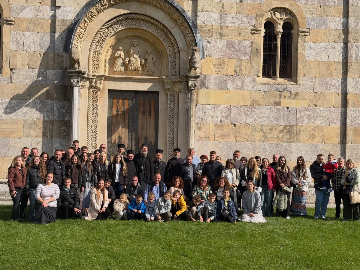 DecaniMonastery's tweet photo. Among the many pilgrims and visitors from around the world at Visoki Dečani today, we were delighted to welcome Orthodox Christians from Elbasan (Albania) with their priests, led by our long-standing friend Fr Spiro Peci.

#VisokiDecaniMonastery #OrthodoxChristianity #Kosovo https://t.co/BBbocwaCjV