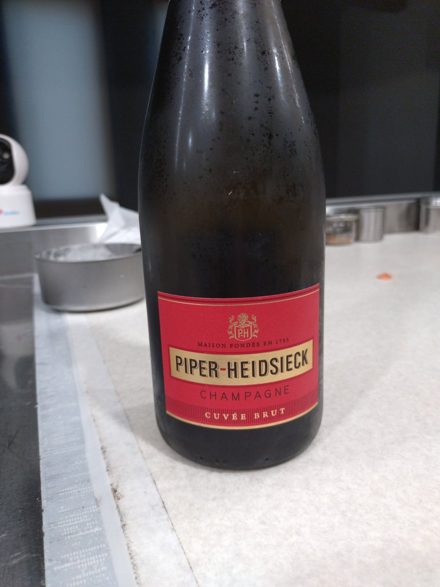 judy217217's tweet photo. とりあえず飲んで行く https://t.co/HHLdA4u4Cy