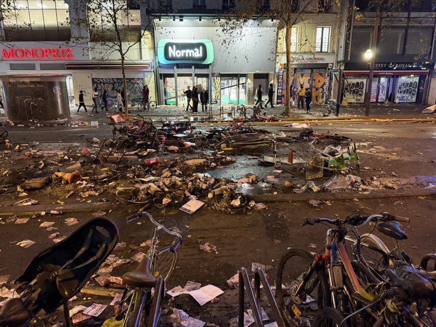 NiohBerg's tweet photo. Elon Musk bought Twitter in 2022, and that's the only reason you're even aware that France is a warzone tonight.

Legacy media describes it as "scuffles" and "cost of living protests".

They're lying to everyone's faces.

You and I are the media now. https://t.co/l3Op6pyUUB