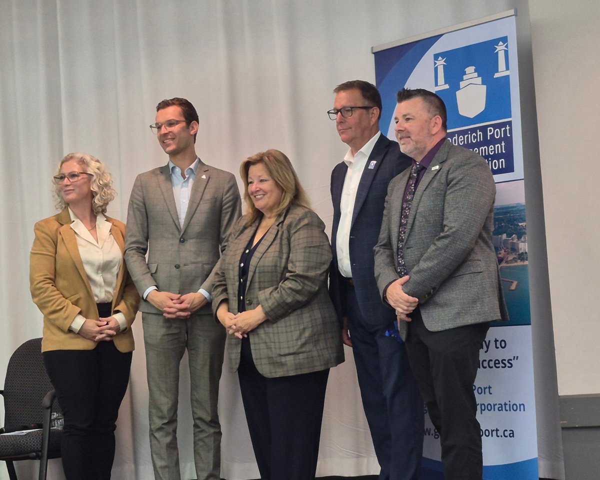 LisaThompsonPC's tweet photo. I really appreciate @samoosterhoff joining me at the #MarineAndEconomicForum  in #Goderich - we joined Jessica from @OntarioNII in a panel discussion focused on Ontario’s Rural Economic Future. We agree - we need to seize the moment to build a foundation of opportunity! https://t.co/UA8PmPAwkw