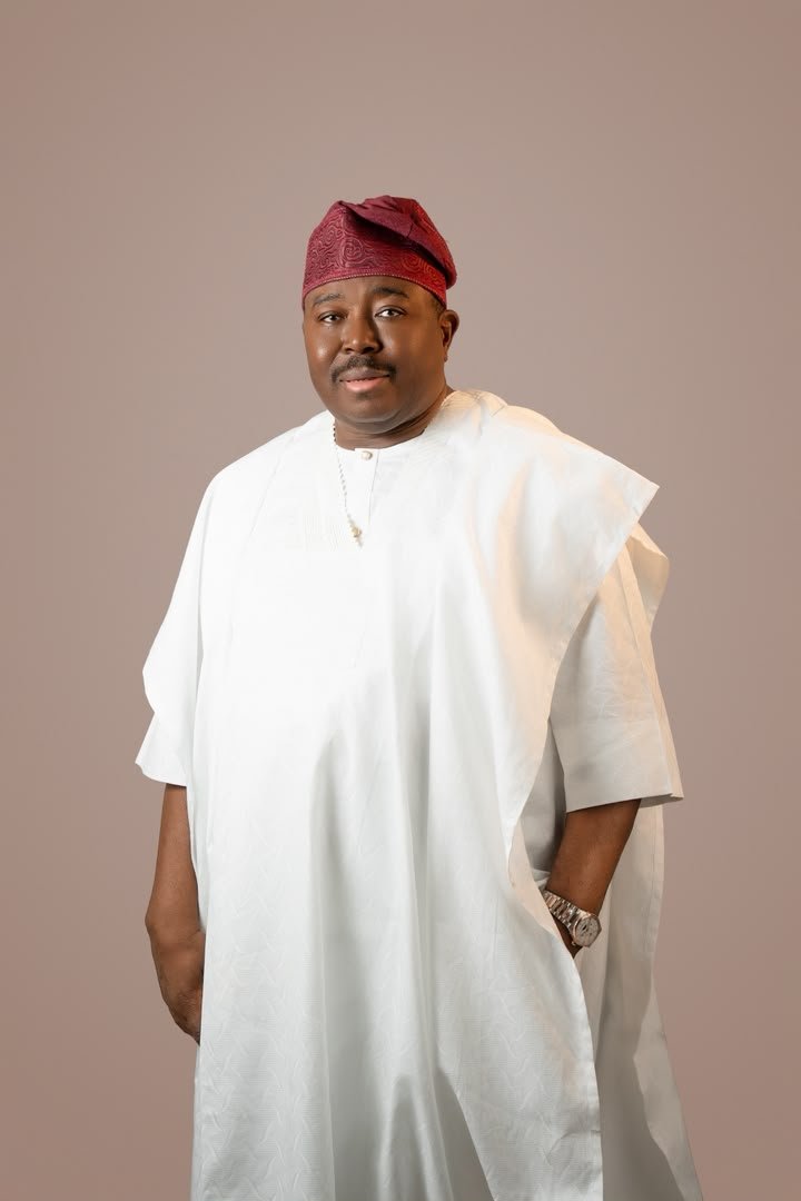 realekundayo's tweet photo. Get familiar with the face of the next Governor of Oyo State come 2027. Ẹ wo bí ọkùnrin náà ṣe lẹ́wà! 😂🔥

God forbid that the other ugly thing should become my governor in 2027. 🙏😂 https://t.co/qW4DLFcY0f