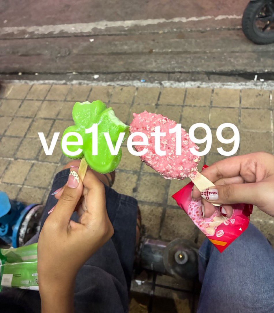 lha2tham's tweet photo. me and my sister trying the ve1vet199 icecreams they're soooo good i didn't believe the hype but #worthit https://t.co/EKO3Ko7FFY