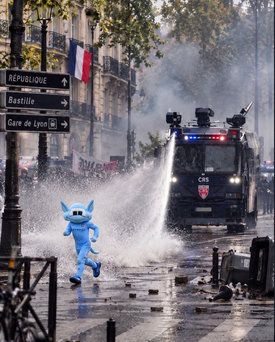 MikeNumber5's tweet photo. Unreal scenes in Paris! #114protest https://t.co/mwJMsDynN2