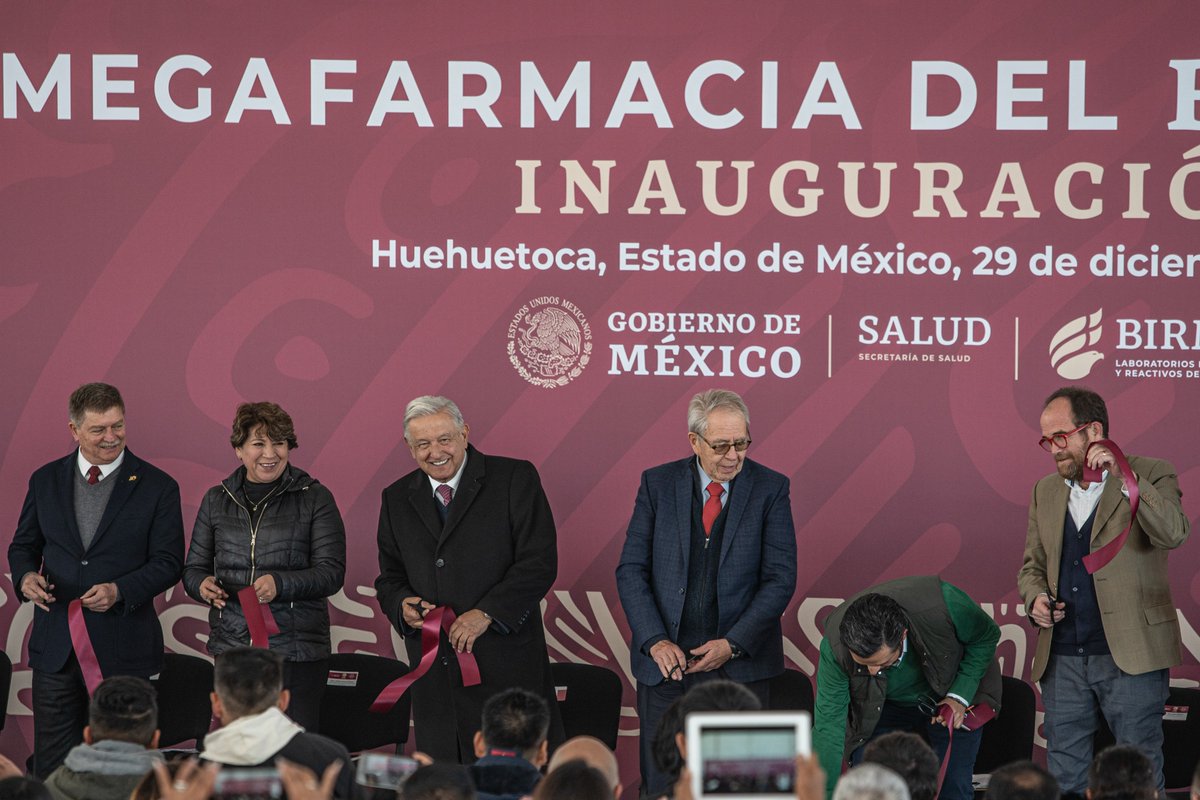 lunagilvent's tweet photo. No es broma, ya no existe información pública sobre la #MegaFarmaciaDelBienestar. @Claudiashein quiere que hacer creer que nunca existió, que todos olviden ese robo y exijan cuentas sobre los 17,600 millones que costó crearla... 

Después de 8 años (que #Morena llegó al poder) de desabasto de medicinas e insumos histórico en el #IMSS nunca antes visto, hoy @Claudiashein se atreve a culpar a otros, a la burocracia; cuando mismos son la burocracia. 

Ahora comprendo por qué @lopezobrador_ se reía. Se estaba burlando de todos... Y Claudia sigue sin pedir cuentas, sin buscar responsables y sin querer encontrar esos 17 mil millones de pesos... 

Pero sigue pidiendo voten por ellos ooootra vez. 🙄