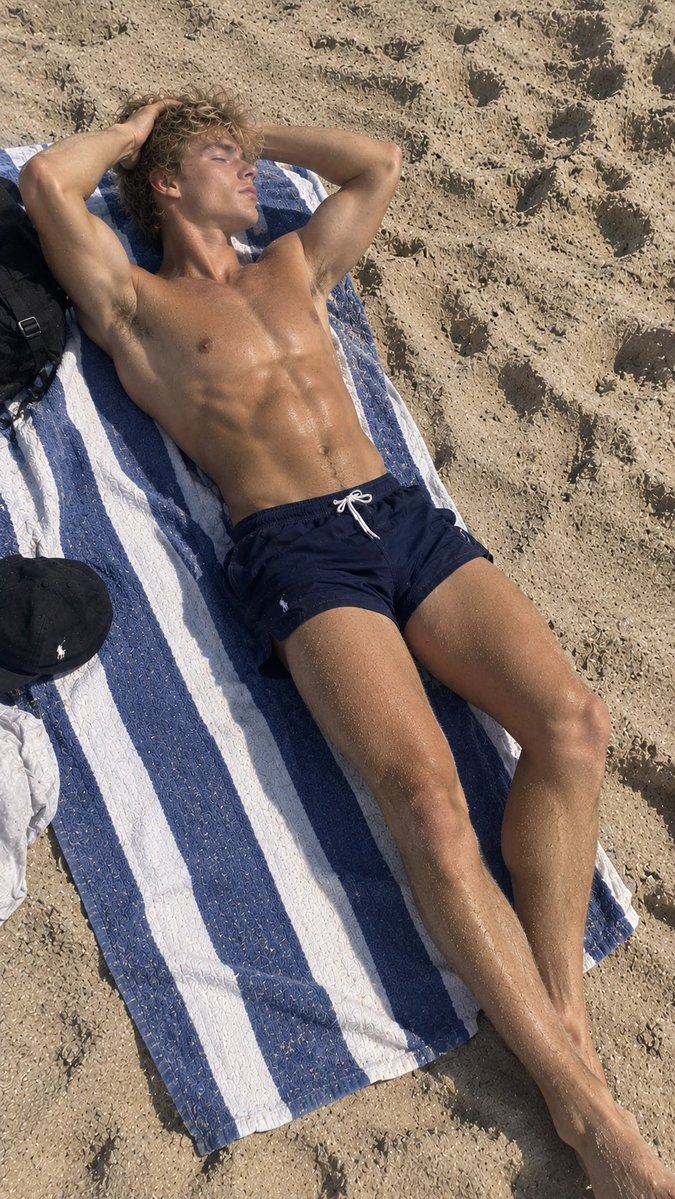 LucaHayesAI's tweet photo. Beach day! #gay #muscles https://t.co/W7891omxXF