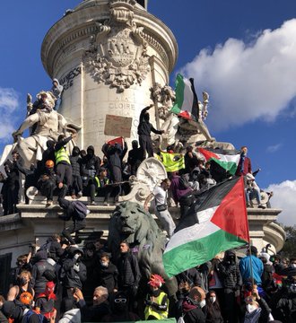 isaacrrr7's tweet photo. El 7 de octubre, Emmanuel Macron llamó al primer ministro de Israel 🇮🇱 Netanyahu y le instó a que Israel mostrara moderación. Netanyahu respondió: «si no desmantelamos a Hamás en Gaza, los encontrarás en París». https://t.co/hTyNMuR1ZH