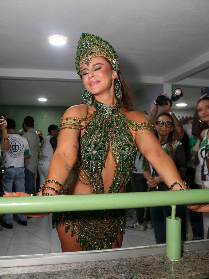 tuitsvic's tweet photo. rainha👑 https://t.co/Dxp97R44gD