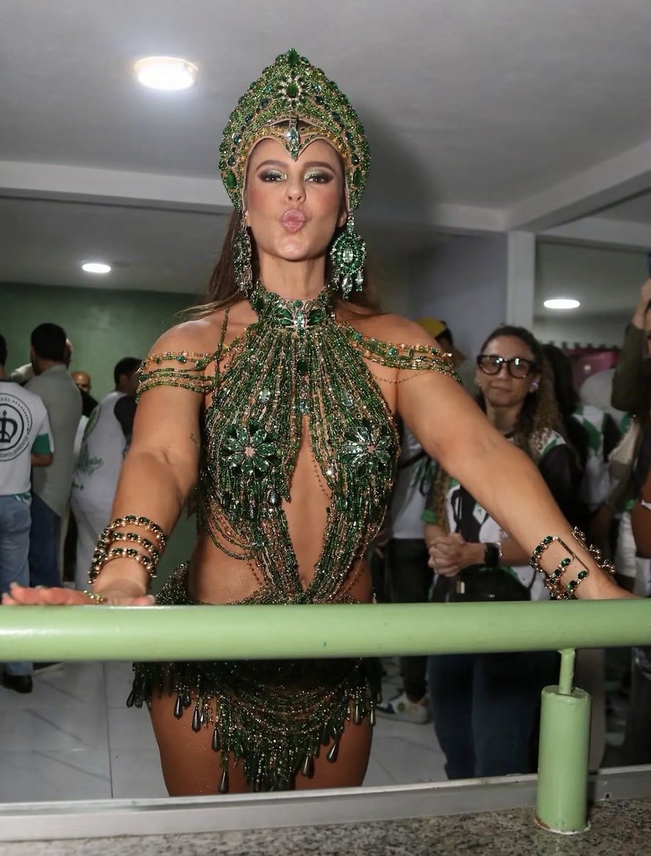 tuitsvic's tweet photo. rainha👑 https://t.co/Dxp97R44gD