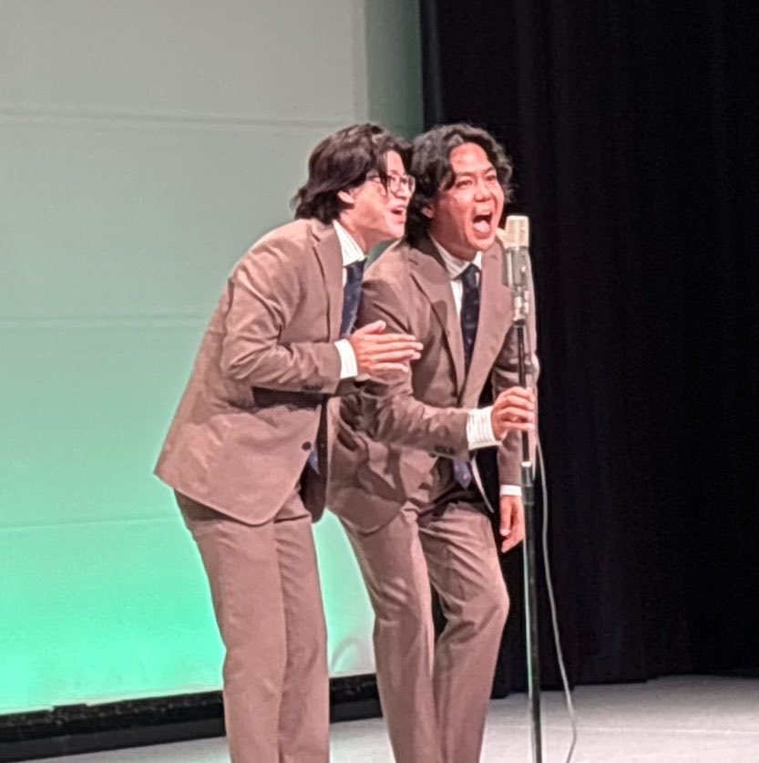 Tai_H3PO4's tweet photo. 演芸集団FEC旗揚げ33周年記念公演ライブ、無事満員の中終了しました🙌
ご来場いただいたお客様、本当にありがとうございました🙇‍♂️✨️
僕らはトーナメント優勝できませんでしたが、相方のヒップキックを喰らえました🙌
 #FEC33
 #FECお笑い劇場 https://t.co/yNUWL5OvsQ