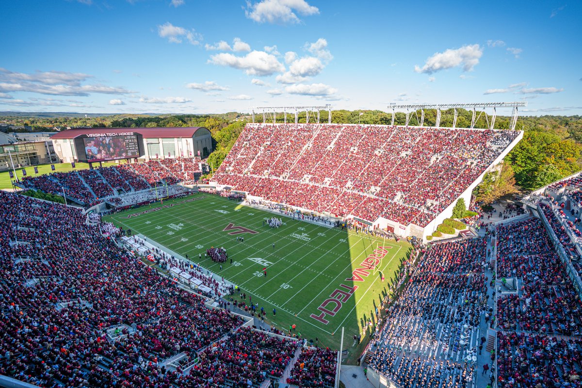 HokiesFB's tweet photo. A sea of maroon 🤩

#LetsGoHokies https://t.co/whlrJZgBVH