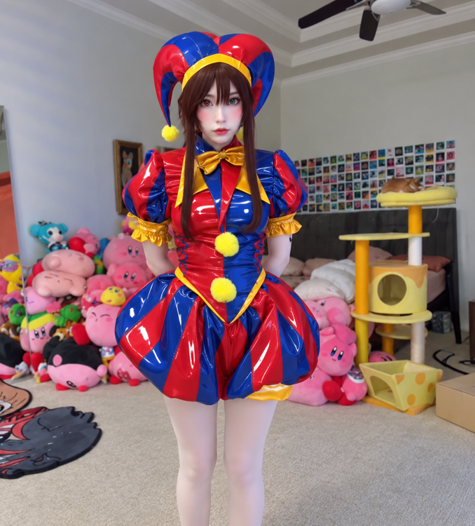 RubberShego's tweet photo. More Latex Pomni Emiru 💙❤️💛 https://t.co/dHDhhKX9DI