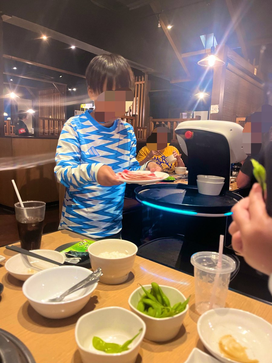 aiaiaiaeo0818's tweet photo. 本日結婚記念日🤵‍♀️💒
10周年を迎えました👏🏽ぱちぱち
だから昨日仕事終わったら焼肉🥩子供らいるから結局食べ放題だったけど🐮

からのコンビニ寄ったら旦那の知り合いの奥さんに会ってお邪魔することに🏠
最高楽しかった💓
いつも皆可愛いとか性格良いとか言ってくれるので色々と保ててます😚あざーーっ https://t.co/5vzxggISI5