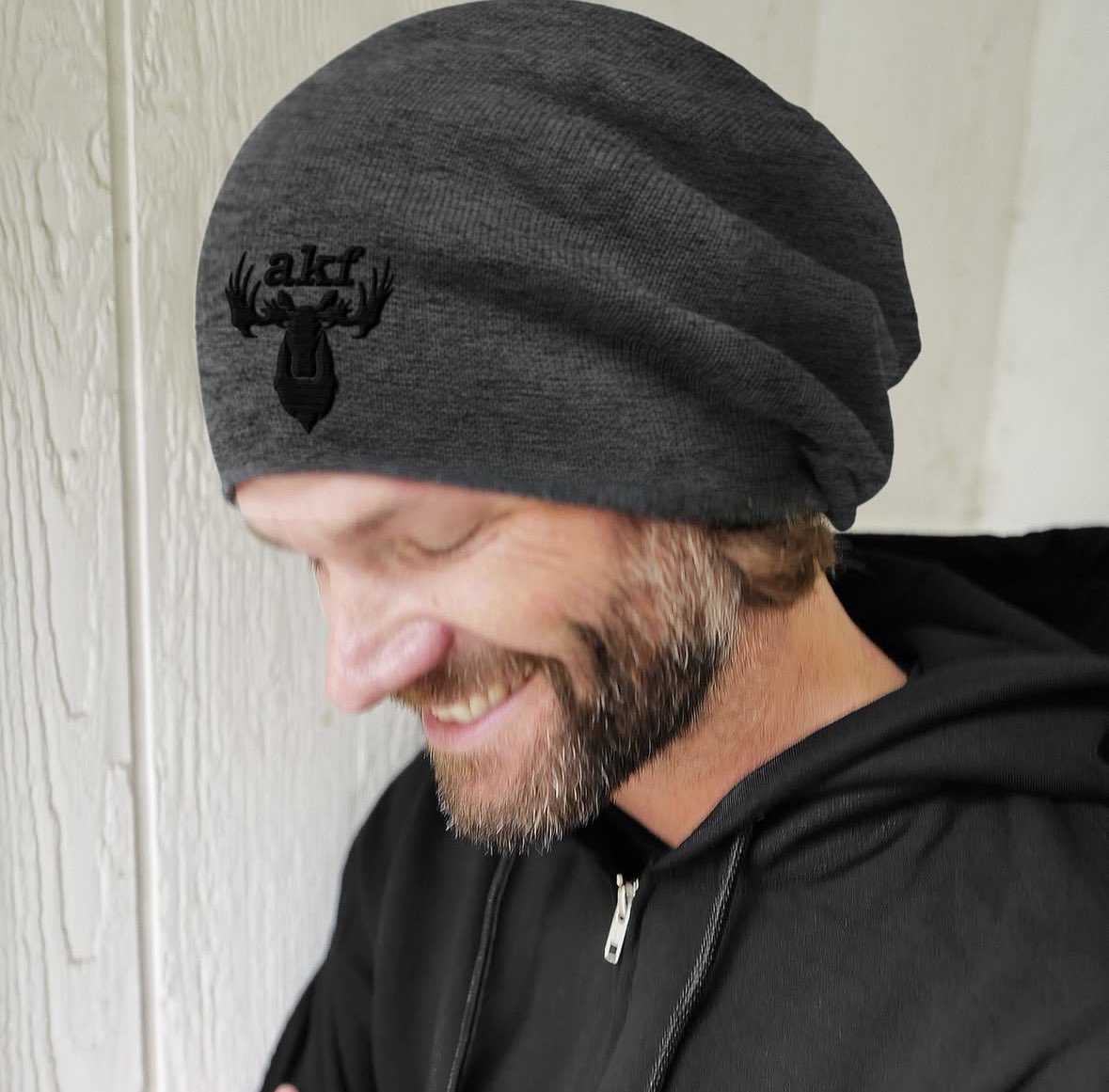 Stands's tweet photo. One of them is a cutie, and one of them is a patootie. We'll let you decide who's who! 😂 Together, @jarpad and Anson Gordon helped bring the 'On The Hunt' campaign to life, and we couldn't be more excited about it!
It's available for TWO WEEKS ONLY, and the first round of orders is ALREADY SHIPPING!! Snag yours now and help support Feeding America❤️

https://t.co/nVBluv6DGE / Link in bio