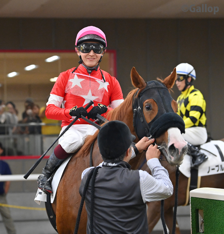 gallop_keiba's tweet photo. おはようございます！ 快晴の東京競馬場です☀
1Rは5番人気 #レッドレヴェリー が勝利！ 上がり最速で差し切りました！
#鮫島克駿 騎手はバースデーV🎊 https://t.co/5mZ7XSqs1a