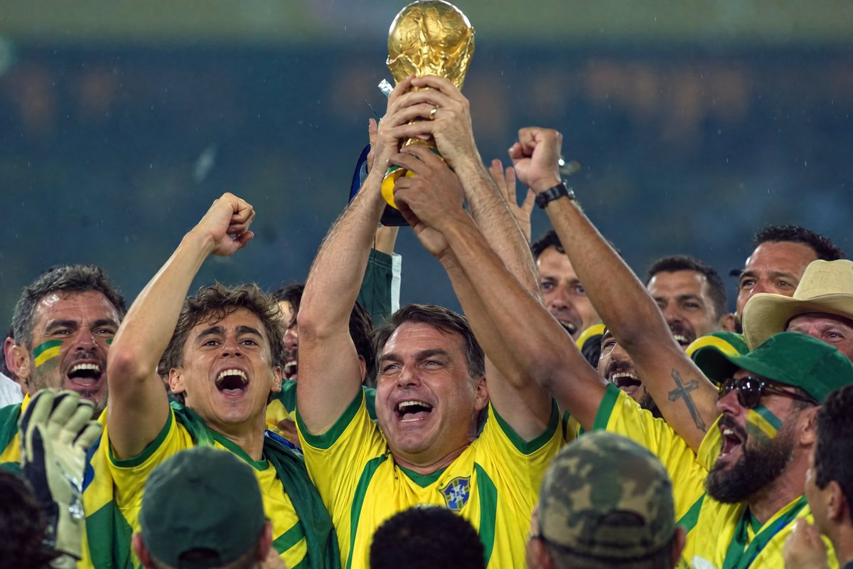 VictorHugoDiz's tweet photo. Esse é o climinha que vai ficando depois de Roberta Luchsinger marcar o maior gol contra da história do PT. https://t.co/8LJVTOb42I