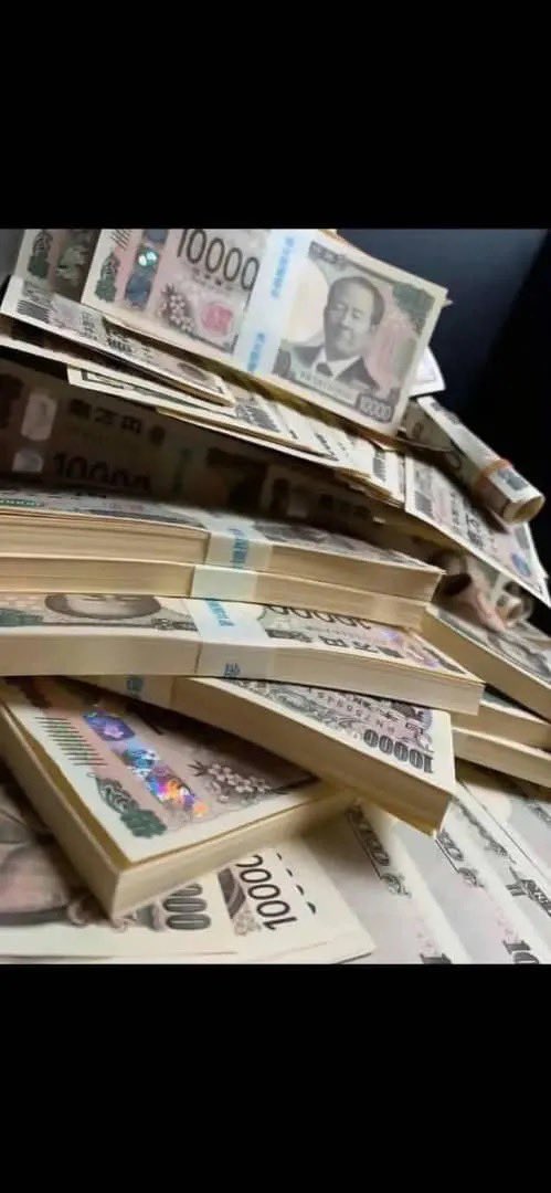 Paypayzoif's tweet photo. もし本日1億円を受け取ったら、何に使いますか？🤔💴

1 借金を返済する

2 投資してください

3 それを使って生活をより良くしてください https://t.co/L9ViMmWmnR