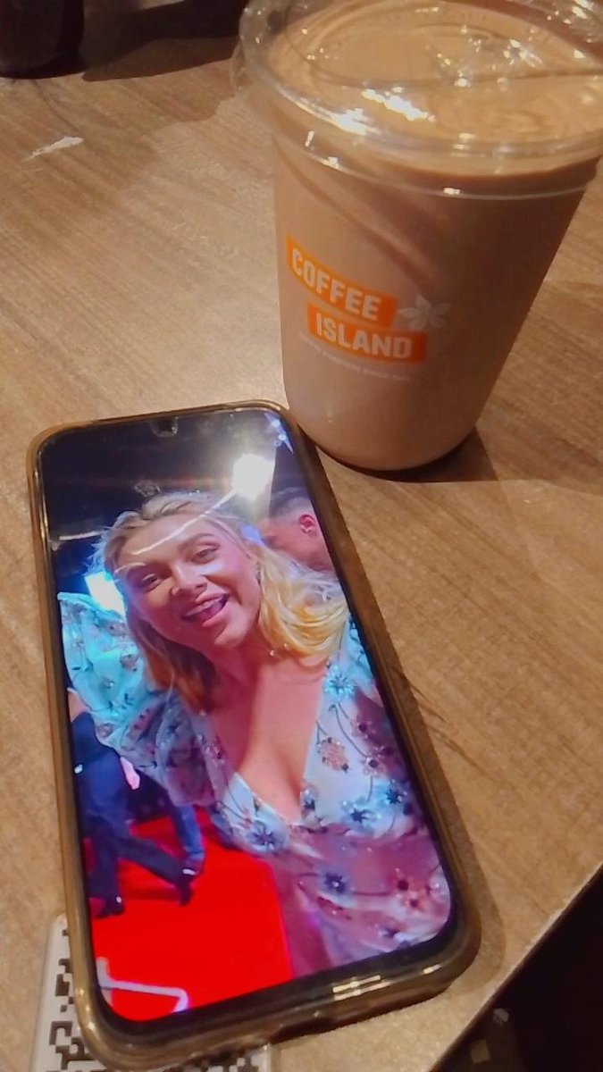 flolovespot's tweet photo. I took florence on a date bc I'm  not a stingy boyfriend😼 https://t.co/ybjGCr8eVi