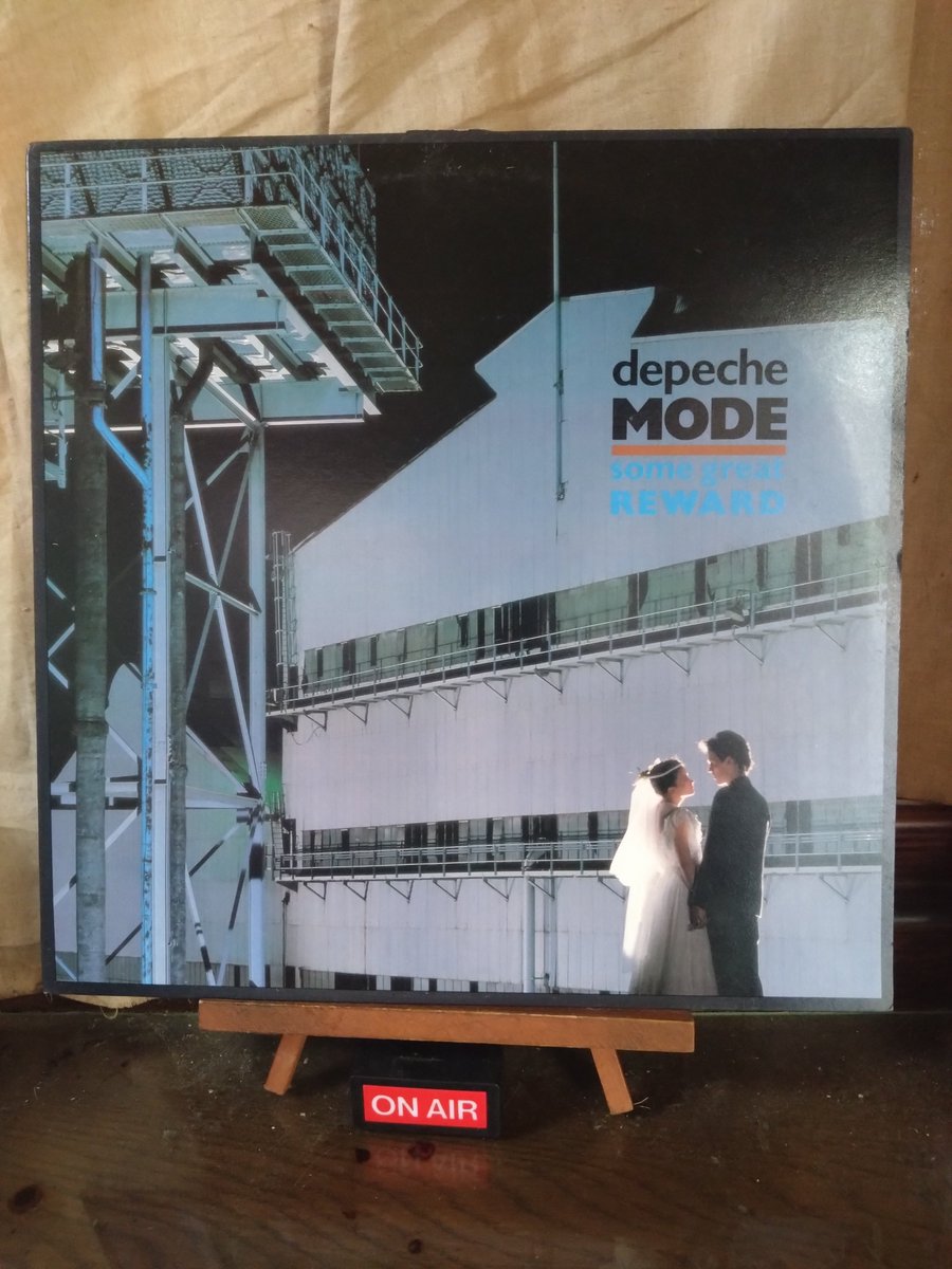 YubeiHe12703's tweet photo. 🏴󠁧󠁢󠁥󠁮󠁧󠁿DEPECHE MODE 1984年 4枚目

New Wave(シンセポップ)の旗手として、第一線で活動

🎙️People Are People
https://t.co/wJDeW8pZXN

🎙️Master And Servant
https://t.co/SQaU0ENCMy

🎙️Blasphemous Rumours
https://t.co/eiDezuQpH0

🎙️Lie To Me
https://t.co/Ztr9CVGGDS https://t.co/sIvsRiA6hV