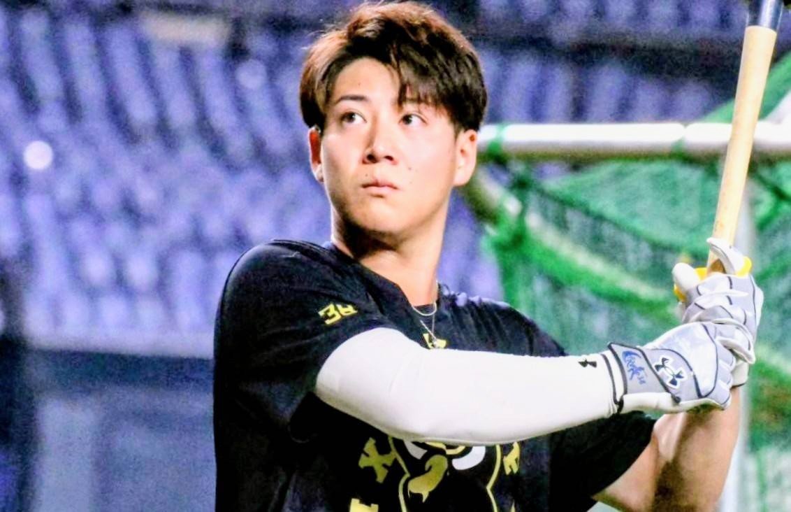kita02YP's tweet photo. 「嫁のおかげです。嫁、様様です。毎日が充実していました。お互いにスポーツマンなので気持ちを分かり合えるというのは本当にいいことだと思います。応援しあい、切磋琢磨できています」と #来田涼斗 選手。
体力面を強化し、新しく増える家族のためにも外野は死守する。

#ベースボールキング https://t.co/ZJmj2qjqOj