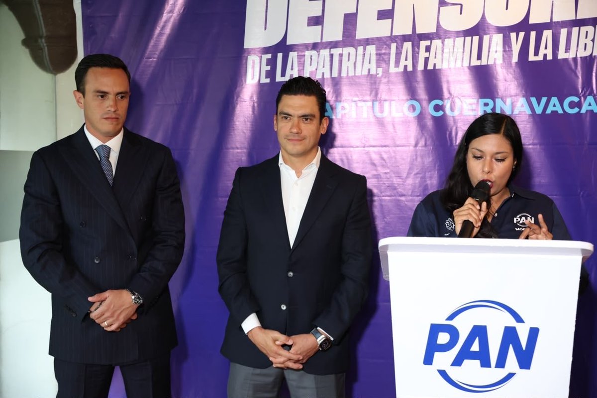 JorgeRoHe's tweet photo. ¡Buenas tardes, Cuernavaca, Morelos! 🇲🇽🔵

Hoy estamos en la entrega del nombramiento de la Coordinación de la Defensa de la #PatriaFamiliaYLibertad.

¡Muchísimas felicidades, @danmtzterrazas! Estoy seguro de que harás un gran trabajo por las familias de Cuernavaca. 

¡Vamos con todo!
