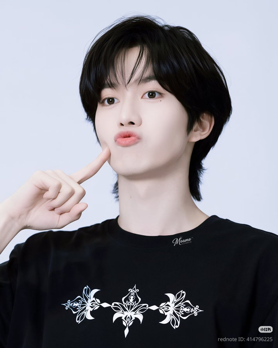 xinggan1125's tweet photo. My prettiest baby girl 🎀🩵💙🦋
​#HuangXing #EliotHuang #黄星 https://t.co/dGsnA5VO6N