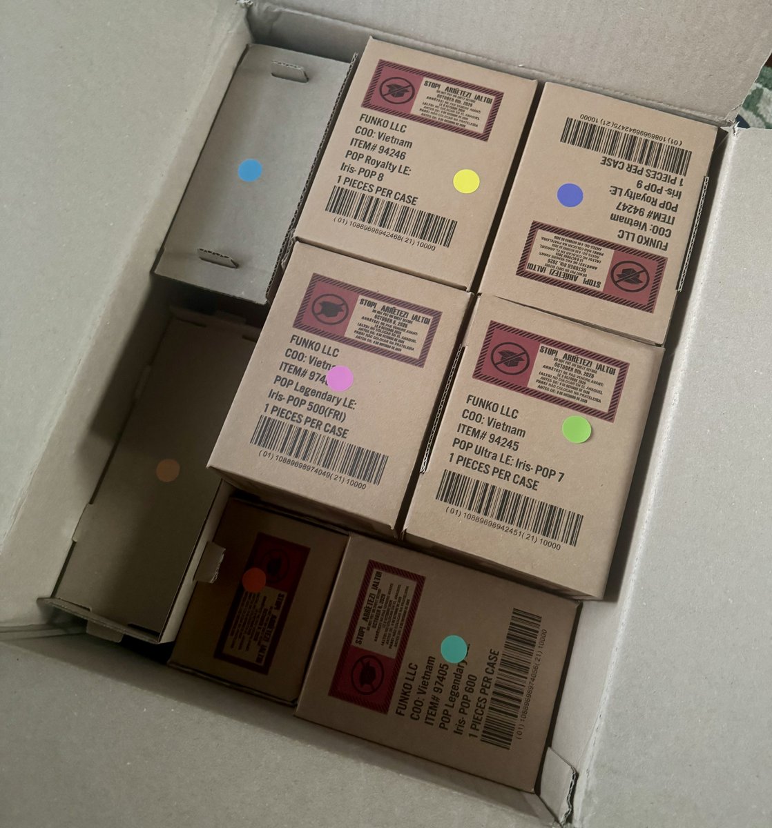 FunkoPOPsNews's tweet photo. Mail time! What’s in the box? Here’s a peek at how the NYCC Funko POP! Bundle arrives ~

#NYCC #FunkoPOPNews #Funko #FunkoPOP https://t.co/b18yETStGH