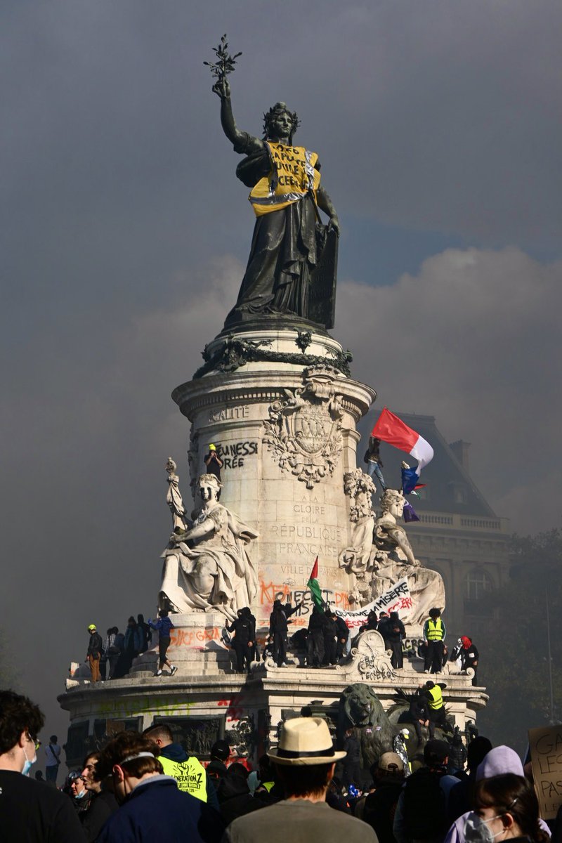 sovqj's tweet photo. Debrief 17 octobre https://t.co/EBrZ08Zdm0