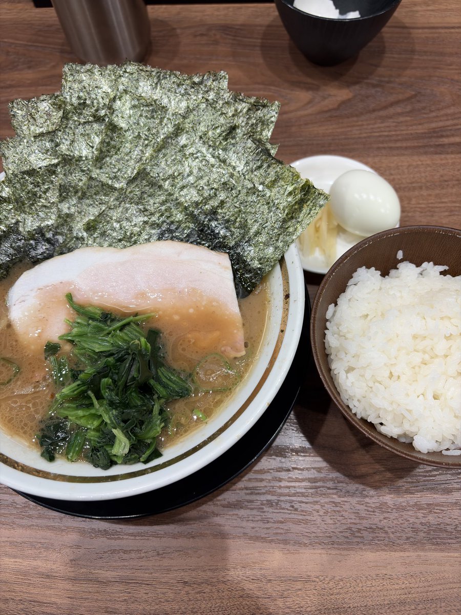 umaimonsuky's tweet photo. との丸家山形店　朝ラーメン中ライスのり増しサービスゆで卵

今朝も活力を頂いてきました
お腹いっぱいセットです
海苔をスープに浸して米に巻いてたべるのが堪らなく好きです😆
めっちゃ美味かったなぁ
ごっさました！ https://t.co/jEstw7MDfH