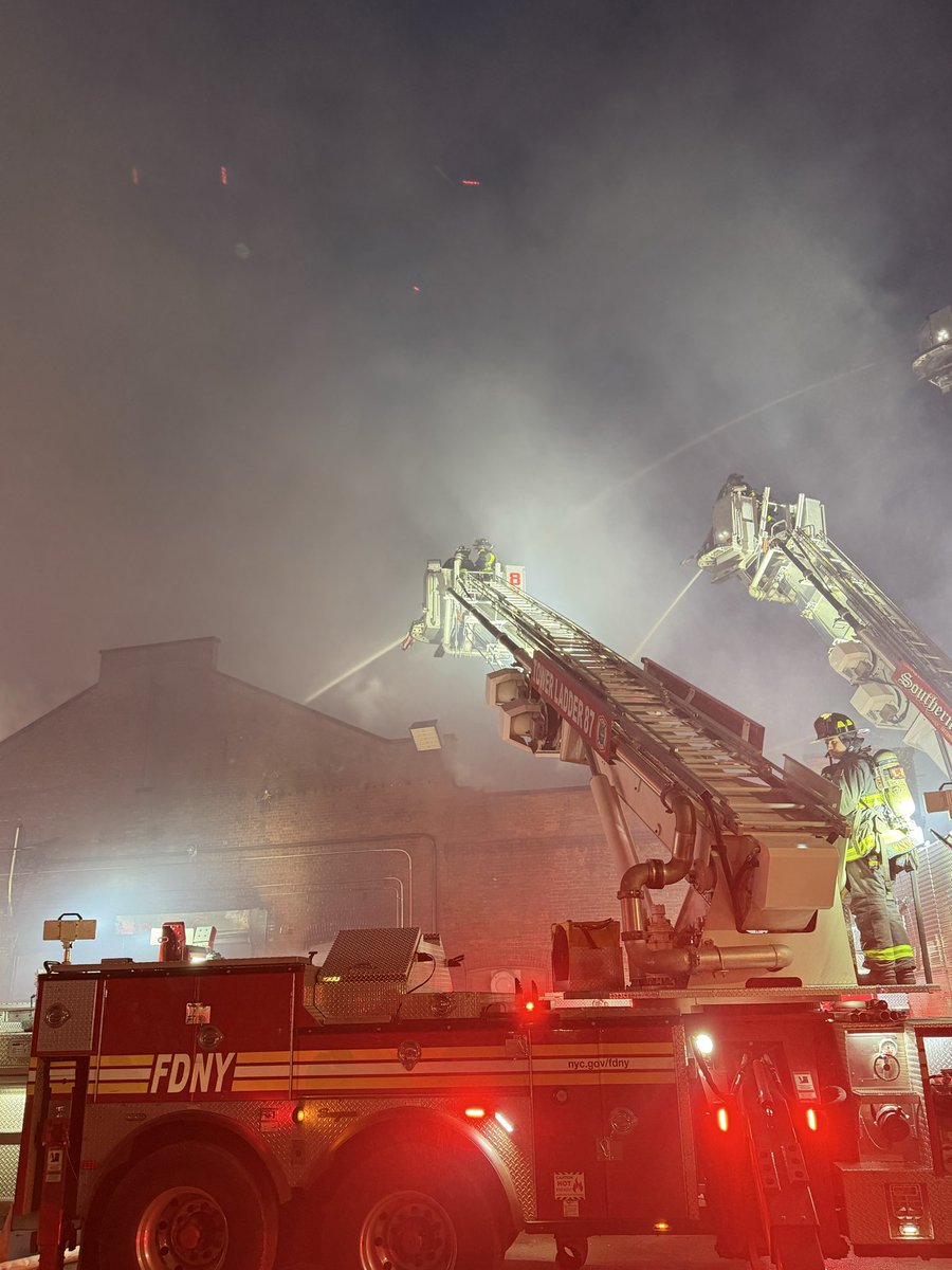 FDNY's tweet photo. 🚨 HAPPENING NOW: FDNY units are operating at a 4-alarm fire along Hylan Boulevard on Staten Island. https://t.co/F1Ijx1rxko