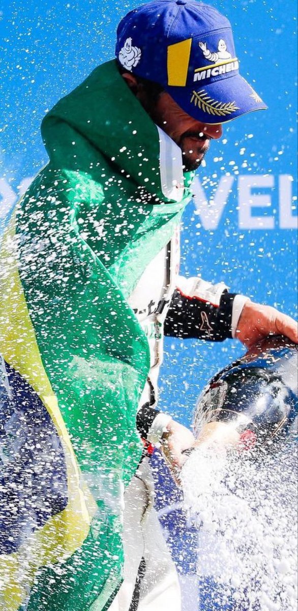 LucasdiGrassi's tweet photo. Nossa bandeira representa liberdade.

Nunca representará o socialismo fascista que vivemos hoje no governo cleptocratico do PT e Lula. https://t.co/EMdDVV79XD