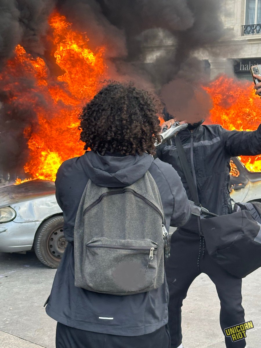 UR_Ninja's tweet photo. Organizers claim 800,000 protesters hit the streets today across France, with tens of thousands in Paris alone. Clashes with police and vandalism of state and corporate institutions were reported as tensions escalate ahead of next year’s presidential election. https://t.co/6V50jlqwrj