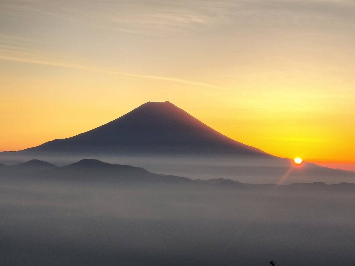 habanobo's tweet photo. 今朝の七面山よりのご来光🌄

皆様にとって良き日となりますことを🙏

#身延山
#七面山
#富士山
#日の出 https://t.co/s0kFhFq8Cy