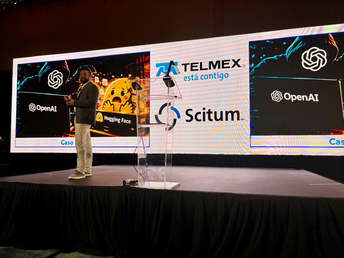 AMIB_Valores's tweet photo. No solo se trata de proteger el prompt o la página web.

Isaac Sagrero, de @Telmex @Scitum_MX  durante su conferencia IA: del activo que protegemos al arma que enfrentamos en el #TechDay2026 🖥️ https://t.co/CjqS2Rorhj