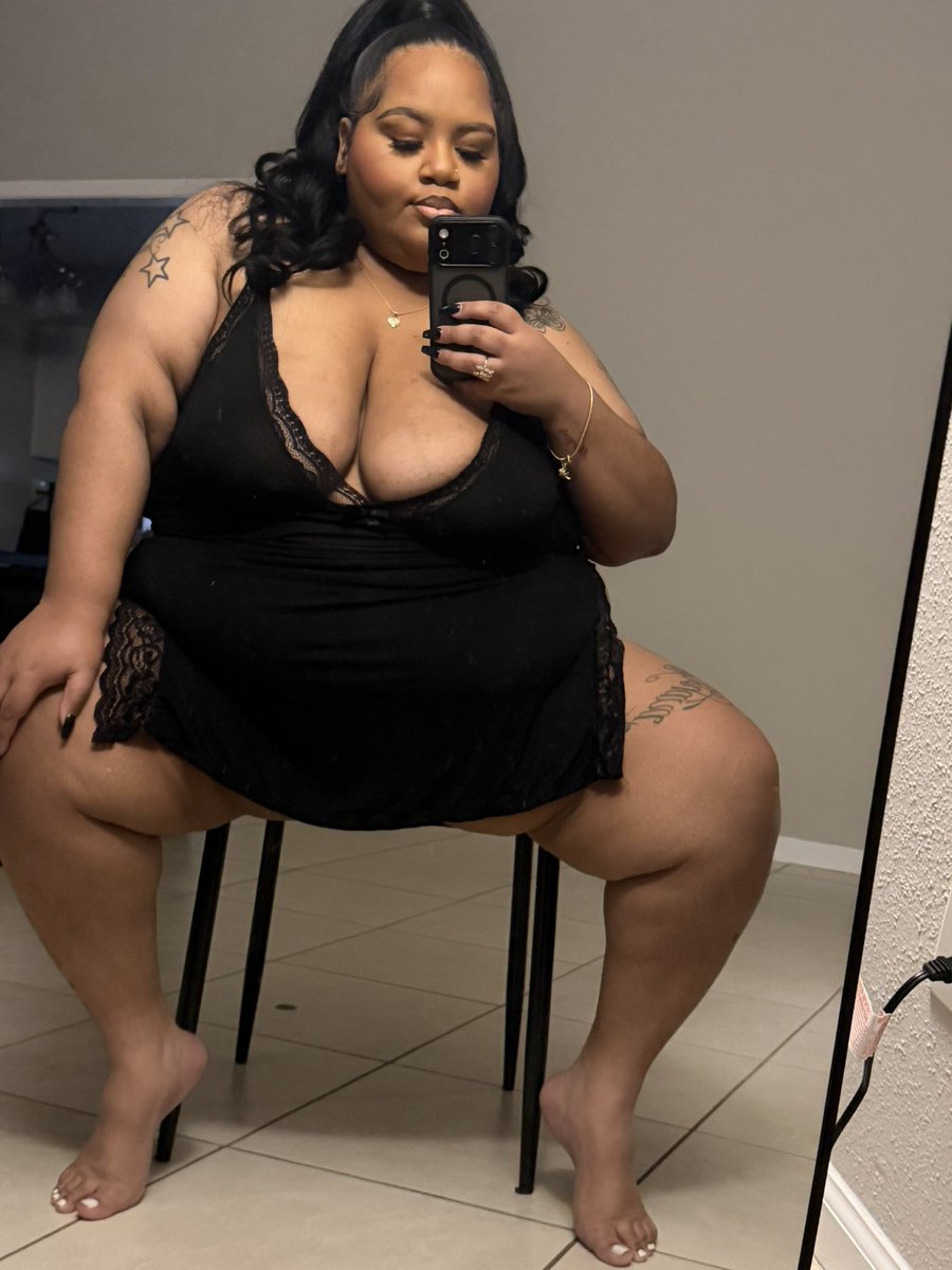 lahhkeyy's tweet photo. 🖤💨🤤 https://t.co/pKjceks4FZ