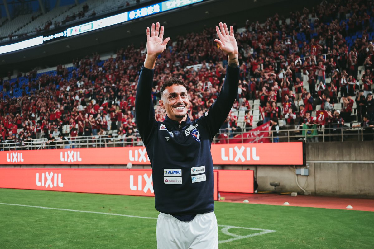 atlrs_official's tweet photo. 🔴 10/17 🆚 V・ファーレン長崎🔴
#鹿島アントラーズ #共闘

昨日も最後の最後まで熱い応援、本当にありがとうございました🦌🔴

「MATCH PHOTOS」には未公開写真を掲載しています👀

次は、10/21（水）アウェイ京都戦となります✨️

また、共に闘いましょう💪🔥

🔽昨日の振り返りは、会員制サイト「FREAKS」で🔽
🔗https://t.co/AvzUt4YeJc