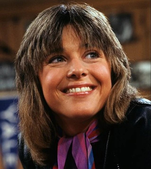 TCMCult's tweet photo. Watching the #HappyDays episode with Leather Tuscedero played by Suzi Quatro who went on to enjoy a great music career. She was a superstar in real life. (The Can in the Can) #Tcmparty #Grammy https://t.co/H8FxyUEdBz