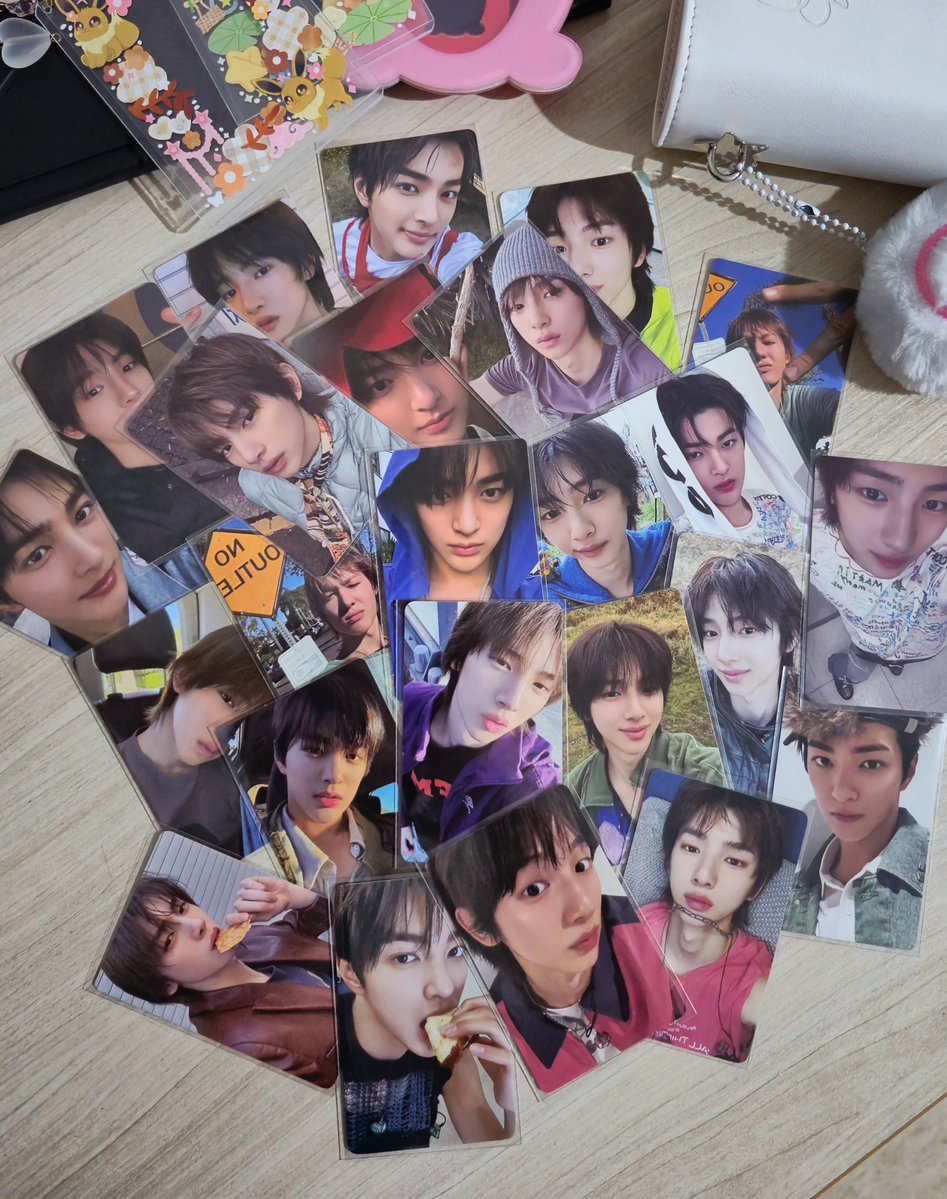 blissimmi's tweet photo. está tudo bem gastar dinheiro com photocards, algumas pessoas estão gastando com drogas 🩷 https://t.co/fcdJoYM3XO