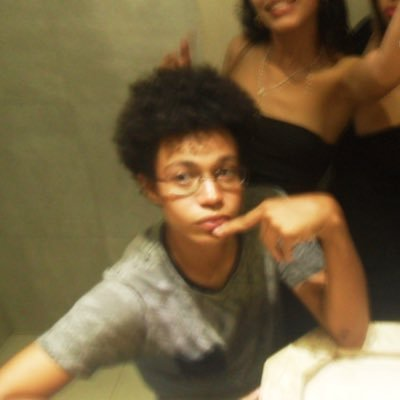 90mhtrefuego's tweet photo. kkkkkkk advinhem quem é o baino gay kkkkkk https://t.co/IY9gt8tES7