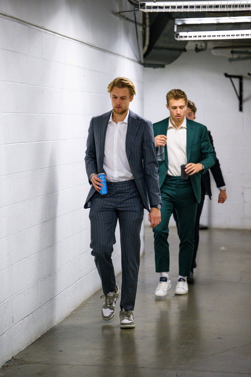 StLouisBlues's tweet photo. Suited up for Saturday night 🎶 #stlblues https://t.co/anKXXVIyGg