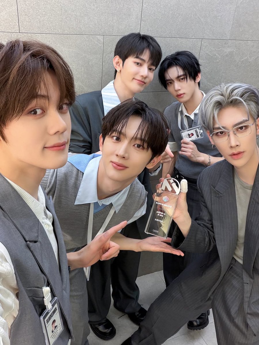 ShhIAmMoon's tweet photo. I vote #AND2BLE for Fans’ Choice Male #2026MAMAVOTE #앤더블 https://t.co/L5K7YJWRxF
