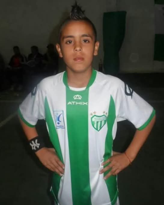 LafeOficial's tweet photo. 𝑳𝒐 𝒈𝒓𝒊𝒕ó 𝒄𝒐𝒏 𝒆𝒍 𝒂𝒍𝒎𝒂 𝒅𝒆 𝒕𝒐𝒅𝒐 𝒆𝒍 𝒑𝒖𝒆𝒃𝒍𝒐 𝒅𝒆 𝑳𝒂𝒇𝒆𝒓𝒓𝒆𝒓𝒆, 𝒆𝒍 𝒑𝒊𝒃𝒆 𝒅𝒆 𝑩𝒂𝒓𝒓𝒊𝒐 𝑰𝒏𝒅𝒆𝒑𝒆𝒏𝒅𝒆𝒏𝒄𝒊𝒂 𝒒𝒖𝒆 𝒍𝒍𝒆𝒗𝒂 𝒆𝒍 𝑨𝑫𝑵 𝑽𝒊𝒍𝒍𝒆𝒓𝒐 𝒆𝒏 𝒍𝒂𝒔 𝒗𝒆𝒏𝒂𝒔. https://t.co/ToRr017bvD
