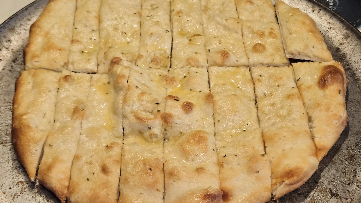 kc9qha's tweet photo. Since my fall in April and multiple surgeries following it, making pizzas has been few and far between.  But with regaining some of my shoulder mobility,  it allowed me to treat the family tonight. #Pizzaholic https://t.co/fk4dRu4Qlo