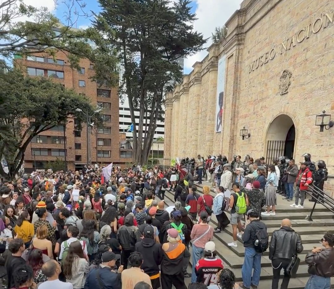 JMorales_C1's tweet photo. PREGUNTA... @PizarroMariaJo
PORQUE NO PROTESTAN POR LAS OBRAS QUE SE ROBO EL DROGADICTO EN PALACIO❔
ESAS SI SON OBRAS DE ARTE❕
DROGOS IGNORANTES❕ https://t.co/lKph3gBLnj