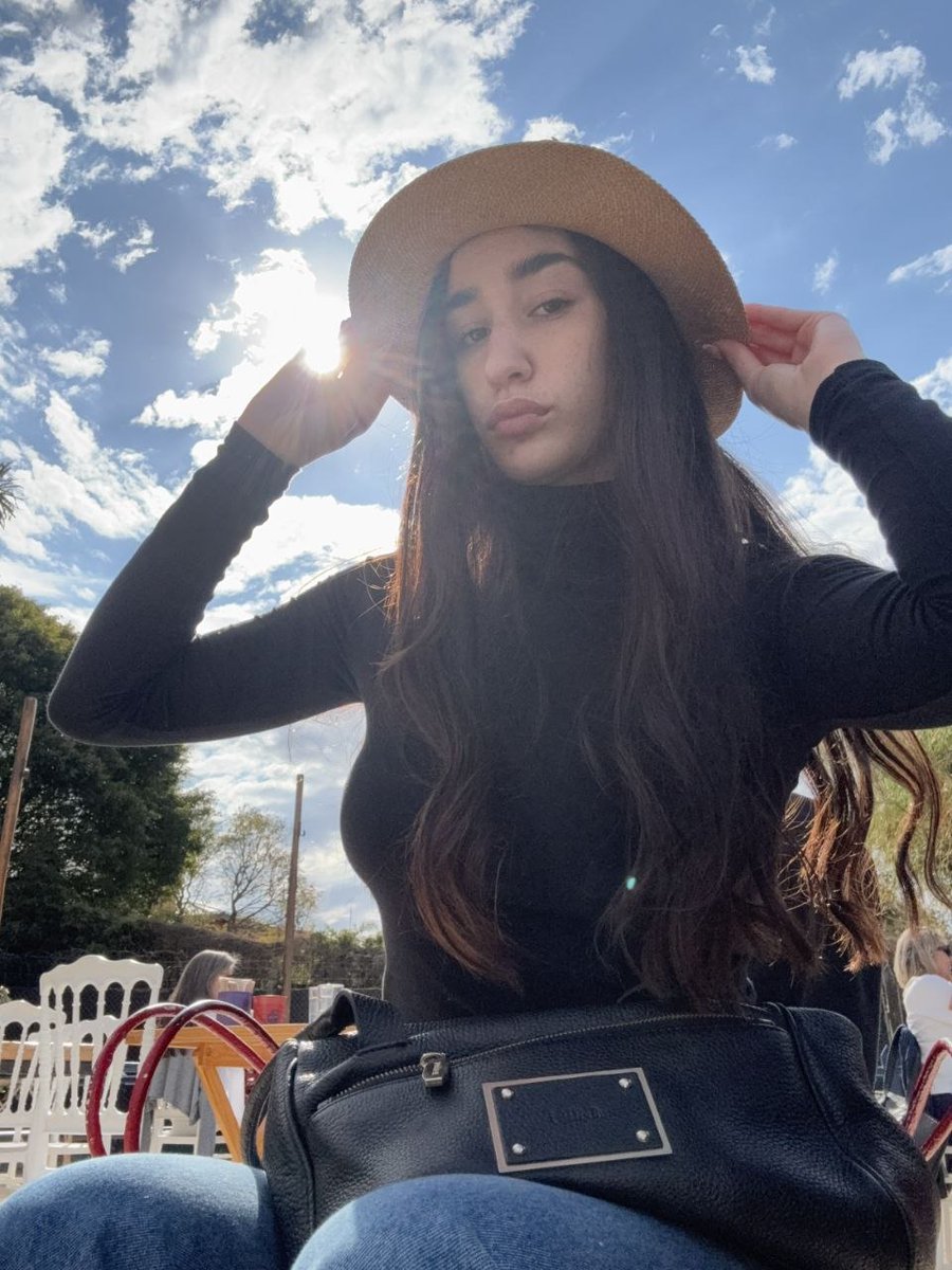 jazmineyourss's tweet photo. Mi momento, mi luz https://t.co/62YhC6XQaC