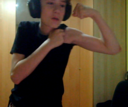 Twixifnbr's tweet photo. @aarrowfnr Pass auf nd zuu Großer biceps😉 https://t.co/GZlymZnojj